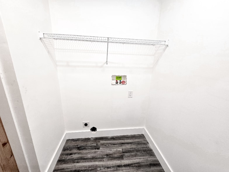 Building Photo - 116 Ivy Trce