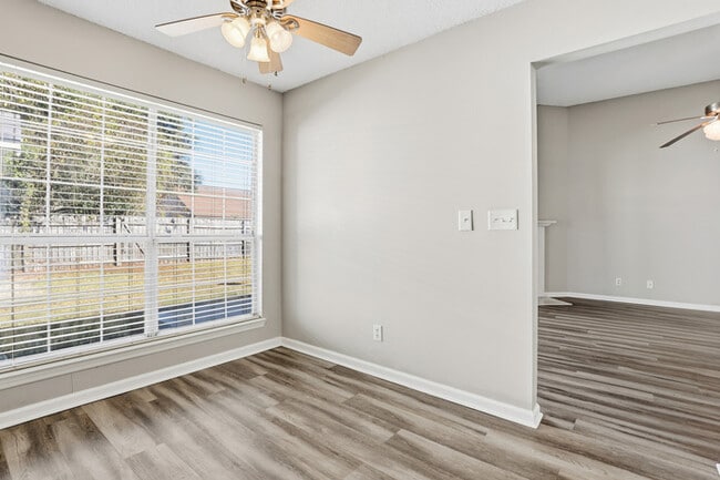 Building Photo - 10 Chamois Ct