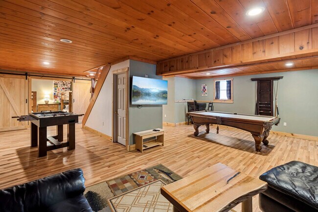 Building Photo - 291 Ash St