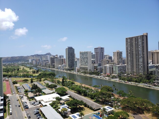 Building Photo - 500 Ala Wai Plaza 3 bedroom 2.5 Bath