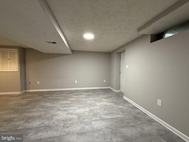 Building Photo - 14931 Windmill Terrace