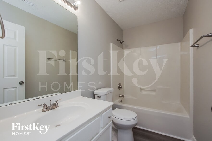 Building Photo - 2819 Rosemeade Dr