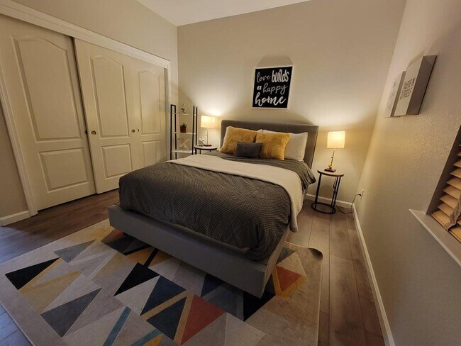 Building Photo - 692 W Springer Dr