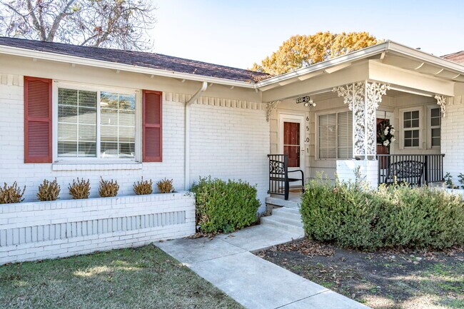 Building Photo - 6501 Ravendale Ln