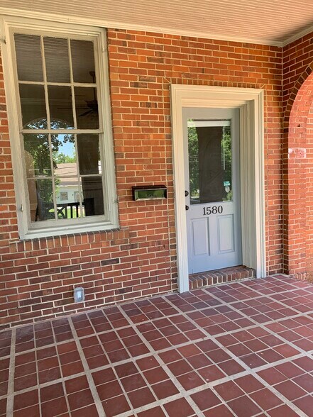 Building Photo - 1580 Oglethorpe St