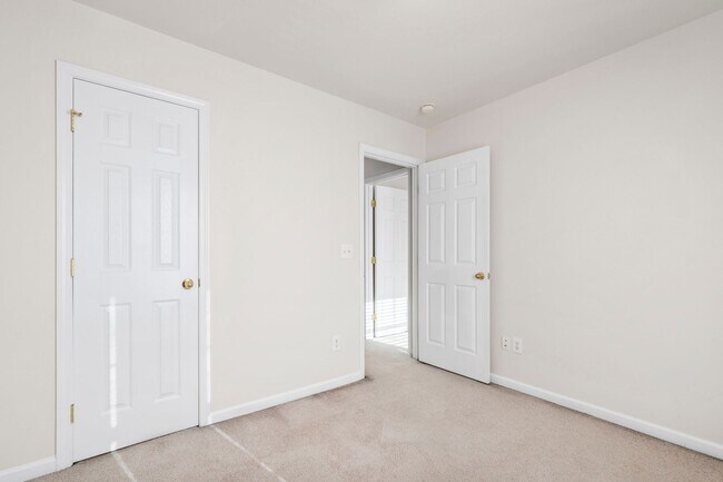 Building Photo - Prime Morrisville Location – Updated 3BR T...