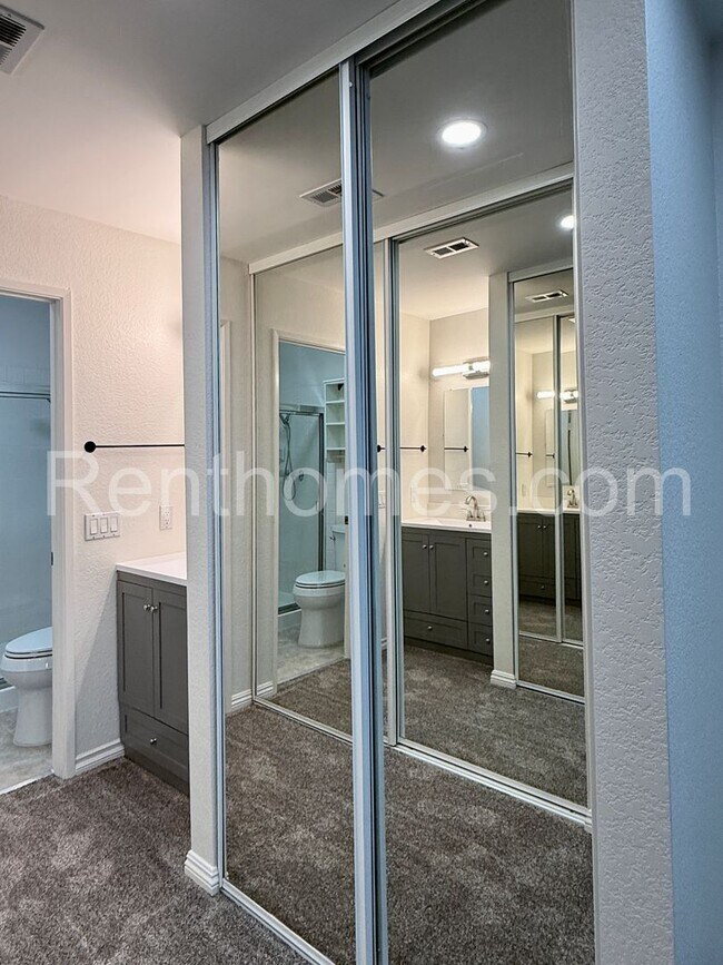 Building Photo - 10750 Aderman Ave