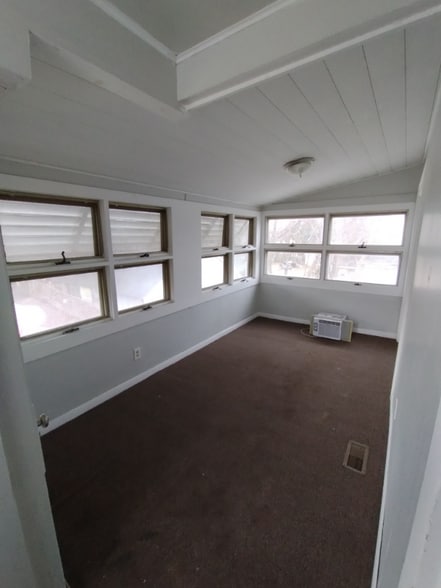 Building Photo - 246 W 6th St