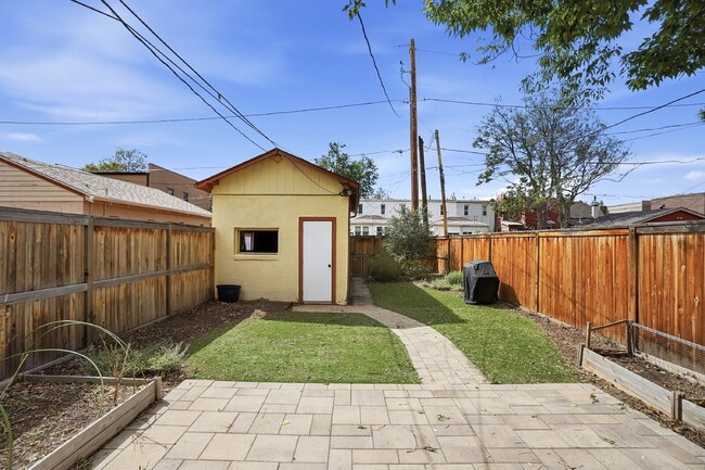 Building Photo - $2,640.95, 2-bed, 1-bath Victorian in the heart of Curtis Park with a detached garage.