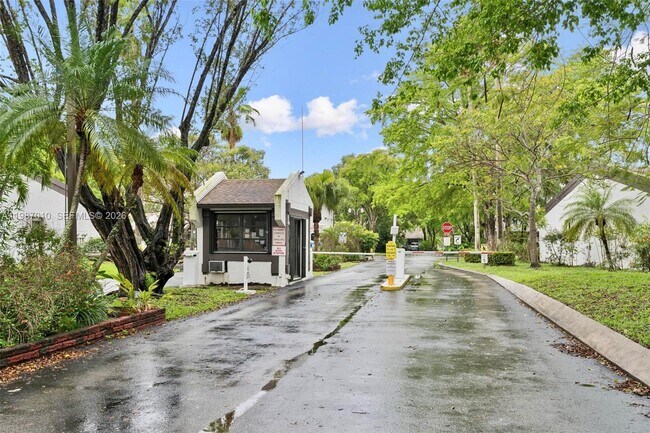 Building Photo - 518 NE 199th Ln