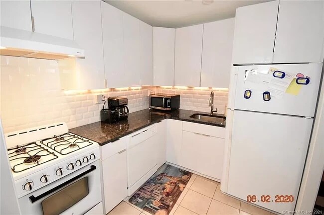 Building Photo - 6 Locust Cir