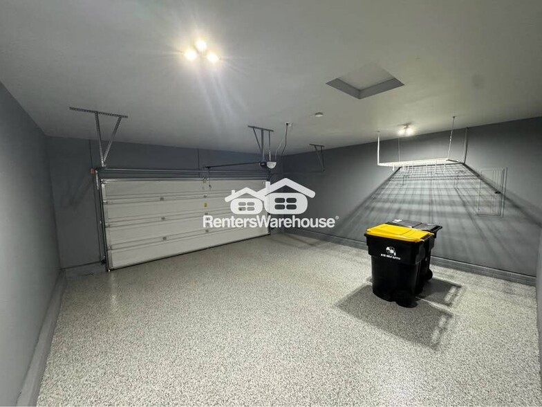 Building Photo - 645 Northview Dr