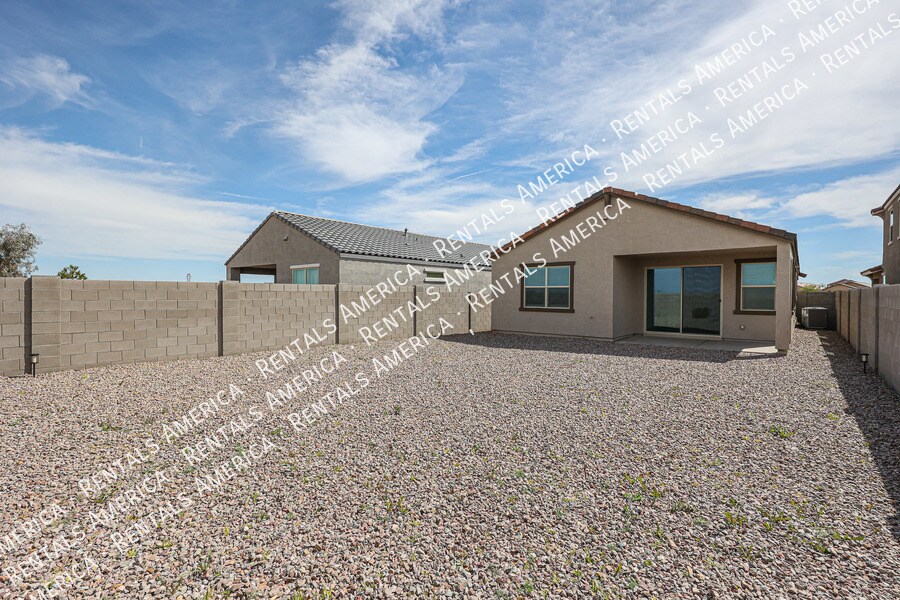 Building Photo - 40322 W Hillman Dr
