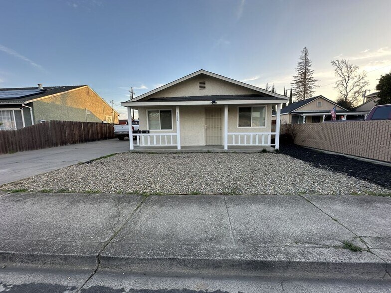 Building Photo - 832 Marion St