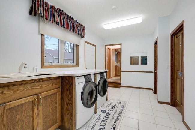 Building Photo - 11333 Welcome Ave N