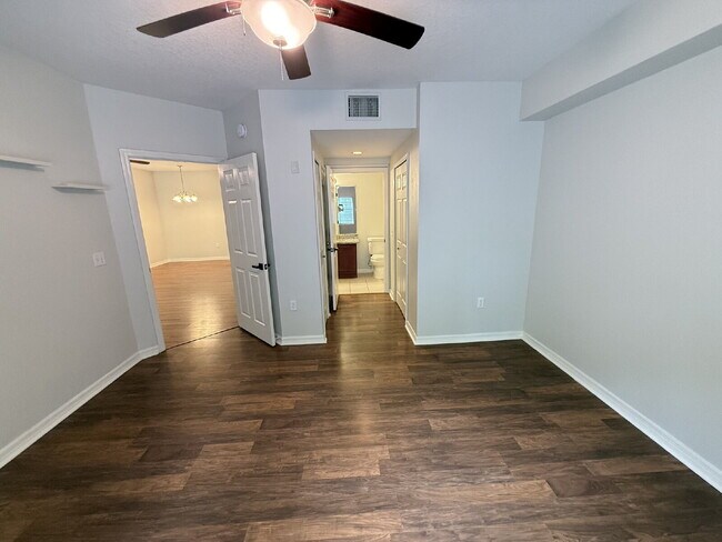 Building Photo - FIRST-FLOOR 3 BEDROOM CONDO IN VILLAGES OF BLOOMINGDALE!