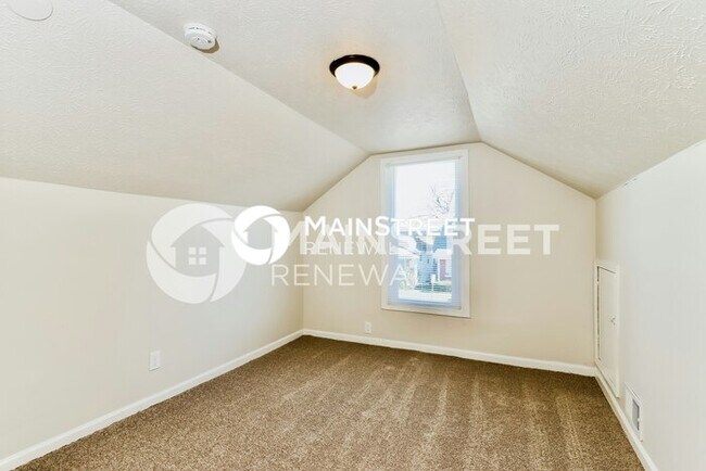 Building Photo - 4 Bedroom Pet-Friendly Home in Louisville, KY with Main Street Renewal