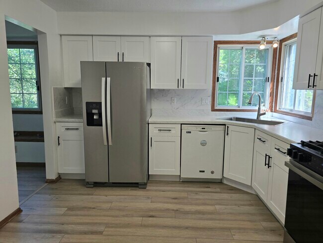 Building Photo - 5759 Donegal Dr