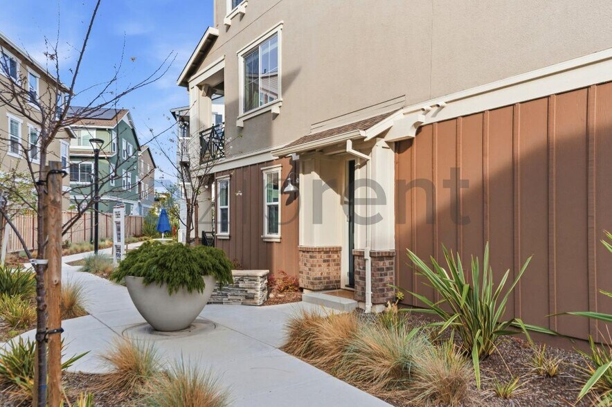 Building Photo - 37380 Watersail Way