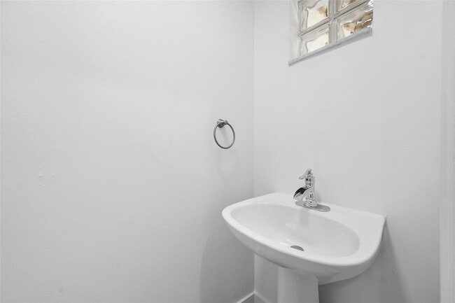 Building Photo - 4525 Bougainvilla Dr