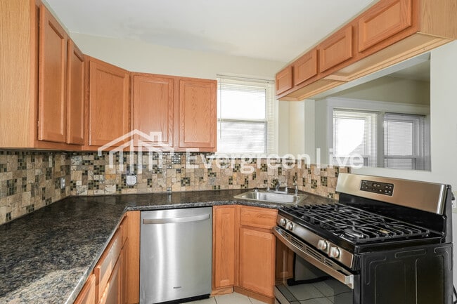 Building Photo - 316 N Hills Dr