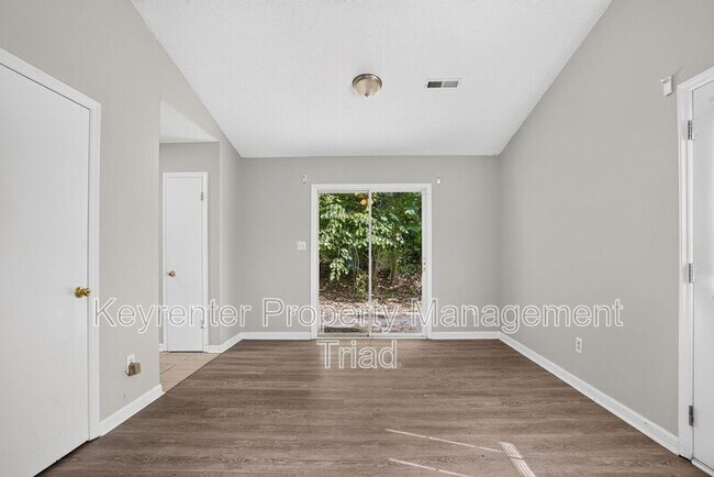 Building Photo - 151 Laura Ave