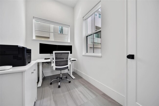 Building Photo - 806 Detering St