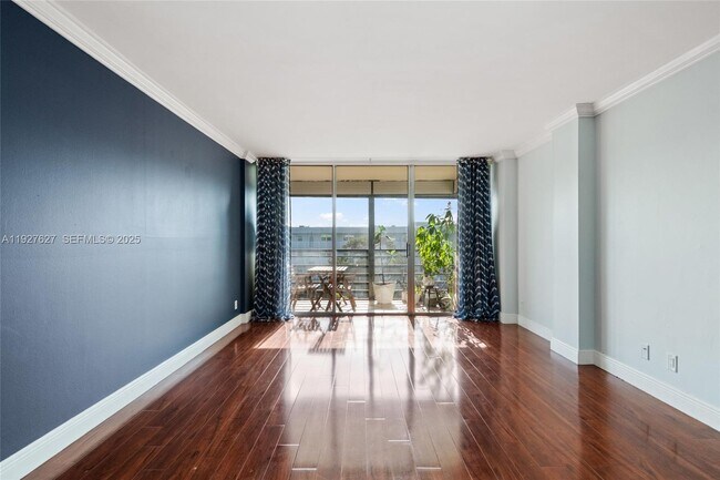 Building Photo - 116 Royal Pk Dr