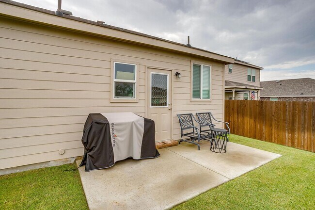 Building Photo - Beautiful Home in Highly Desired Sunset Pointe- 3 Bed, 2 Bath in SW Fort Worth- Crowley ISD- 76123