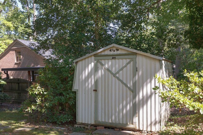 Building Photo - APPLICATIONS PENDING! Gorgeous 3 bed 2 bath home with finished basement/carport in NW Greensboro!...