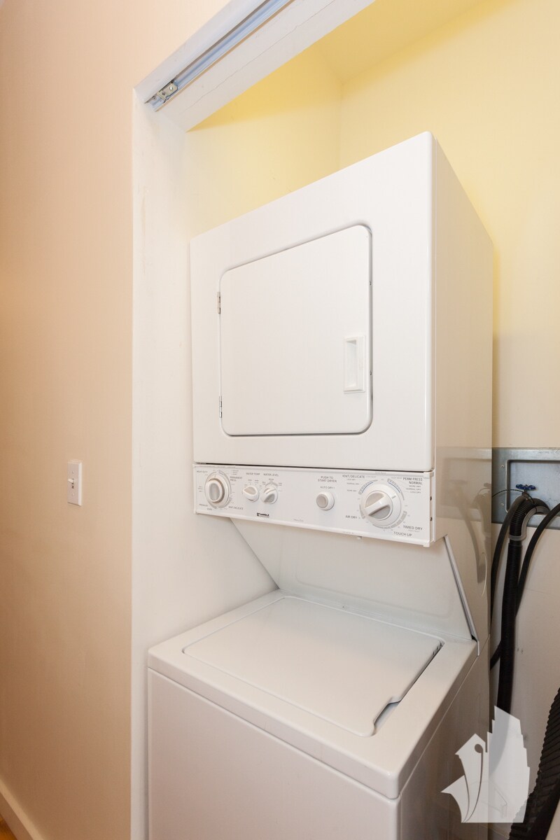 Building Photo - 630 N Franklin St