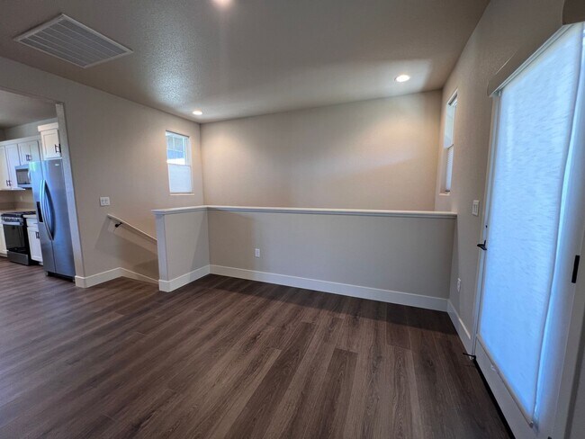 Building Photo - *NEW! 2/2.5 Townhome in Gardnerville*