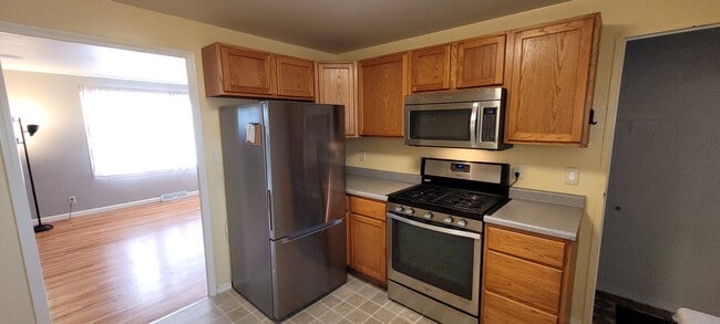 Building Photo - 2124 Maple Ave