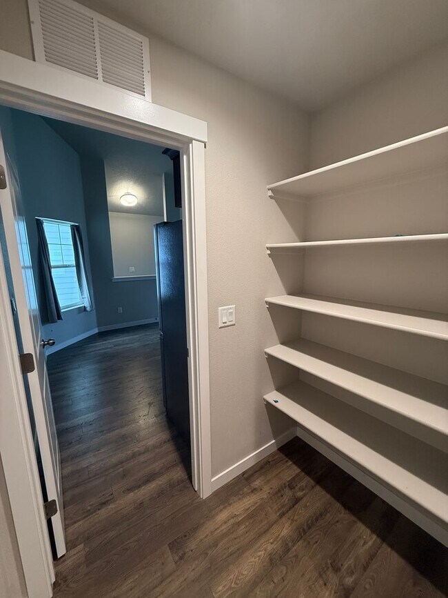 Building Photo - 10336 Rockaway Ridge St