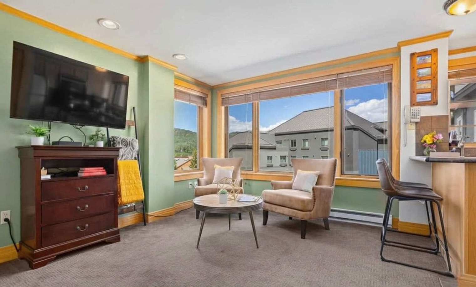 Building Photo - 535 South Park Avenue