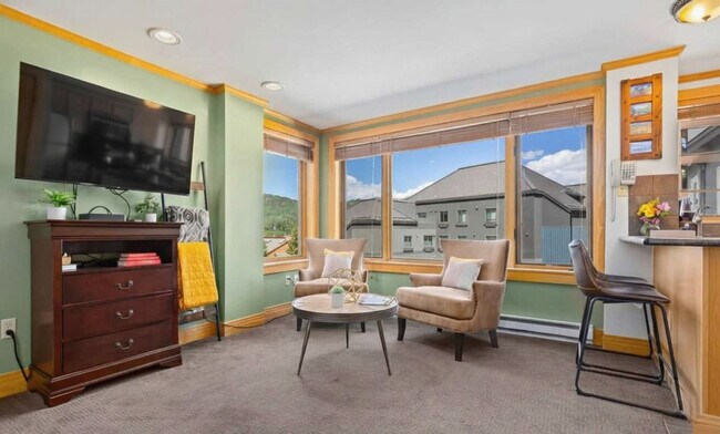 Building Photo - 535 South Park Avenue