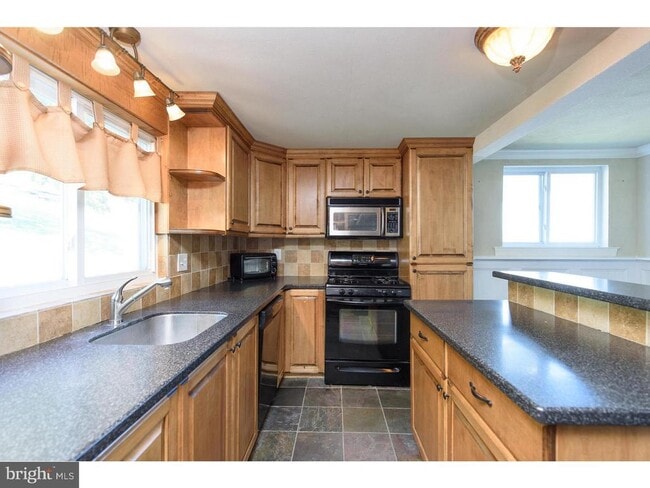 Building Photo - 374 Dehaven St