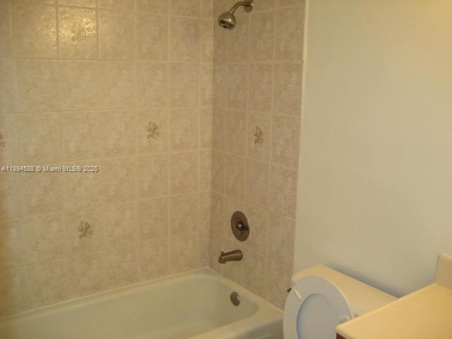 Building Photo - 10810 N Kendall Dr