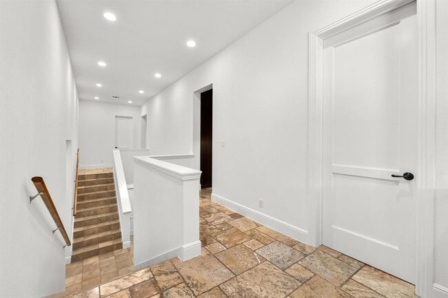 Building Photo - 1101 Sprague Ln