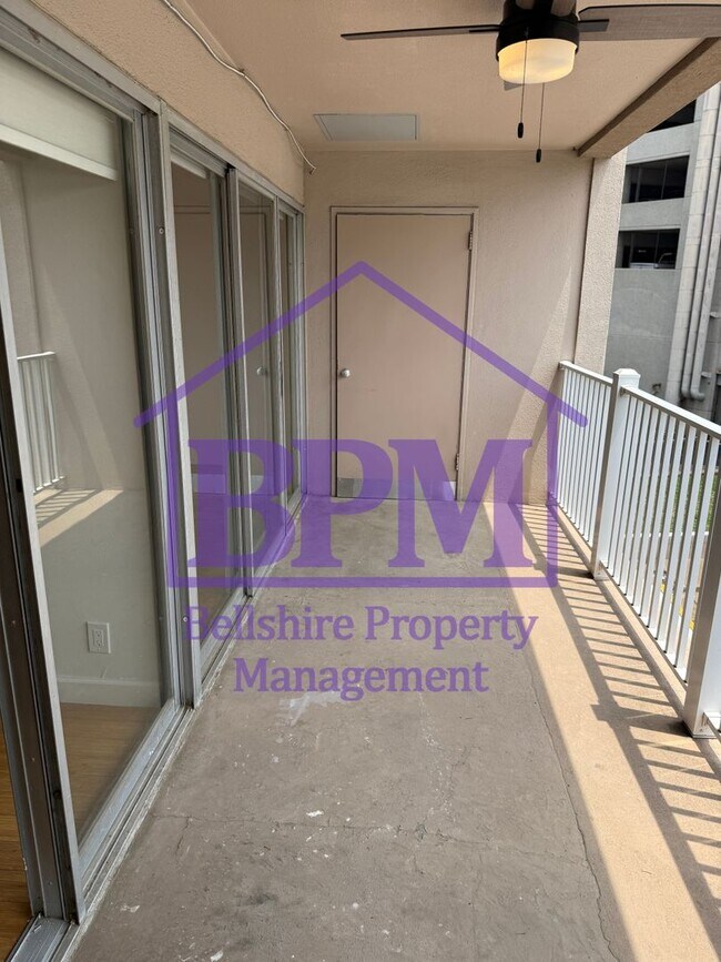 Building Photo - Modern 2 Bed, 2 Bath Condo in the Heart of...
