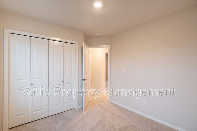 Building Photo - 442 Lost Lake St NE