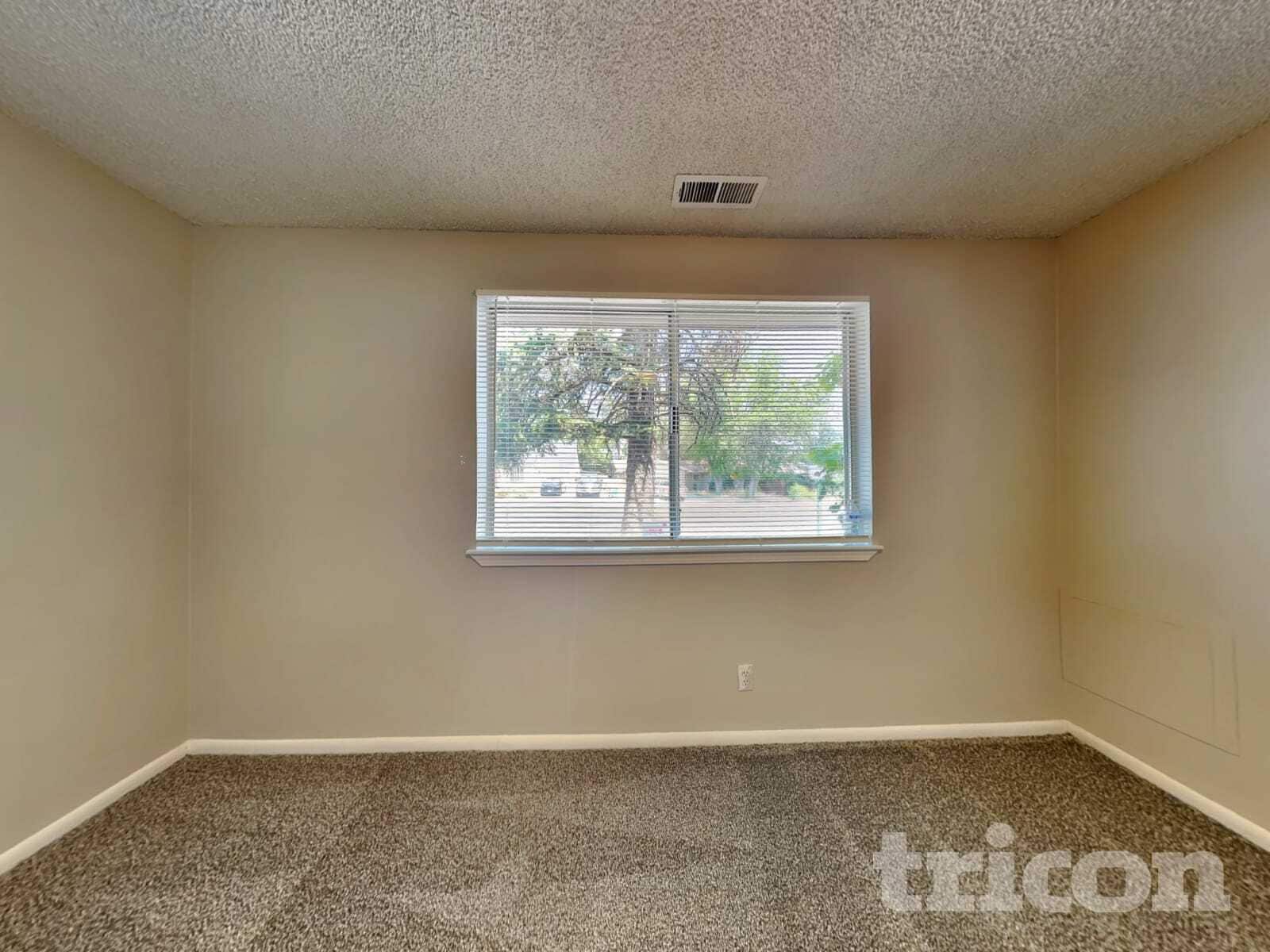 Building Photo - 1270 Kings Row