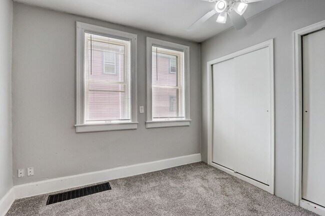 Building Photo - 1811 N Warren Ave