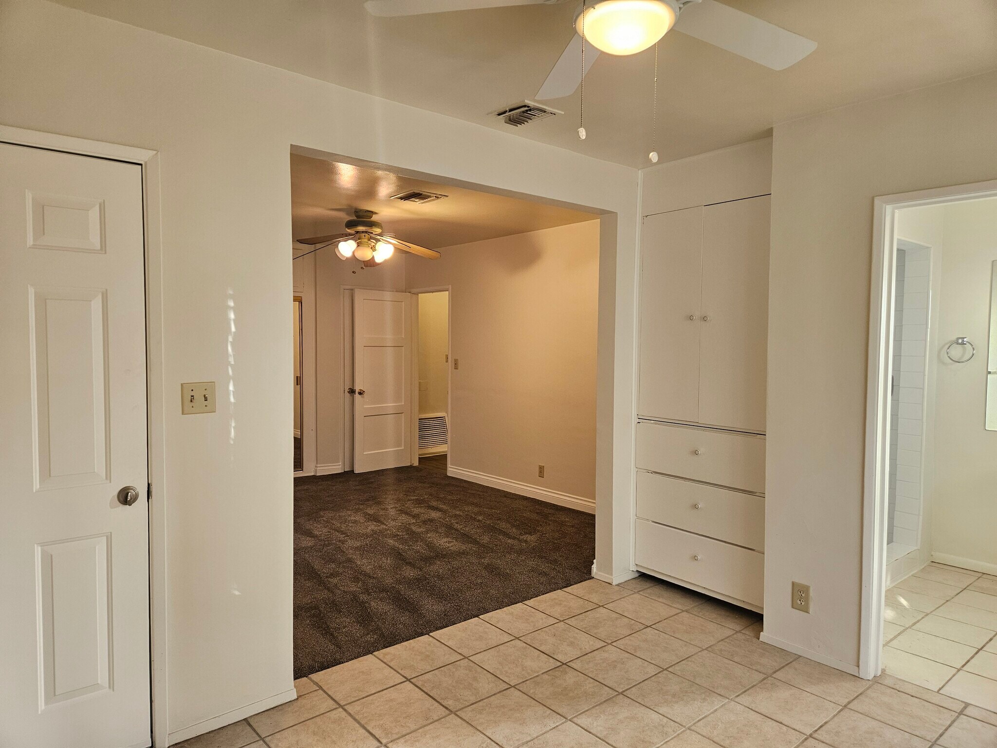 Building Photo - 9966 Glencrest Cir