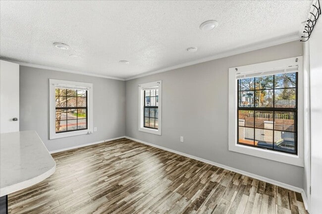 Building Photo - Charming Studio in a Great Location – $1,000/month