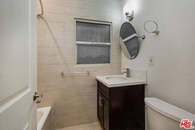 Building Photo - 7223 Willoughby Ave