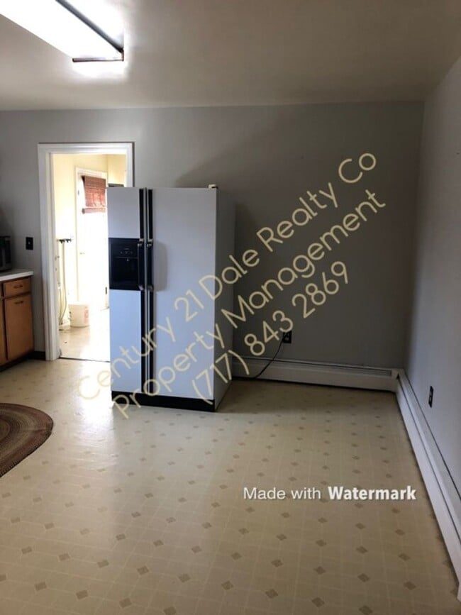 Building Photo - Very Large 3 BR House in North Eastern School District