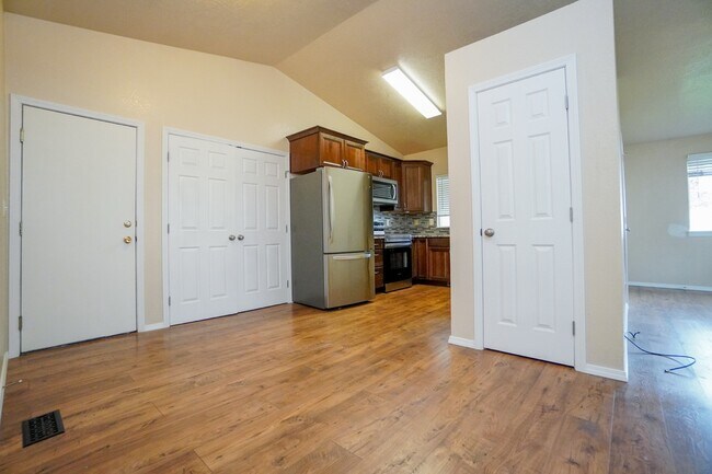 Building Photo - 2105 S Euclid Ln