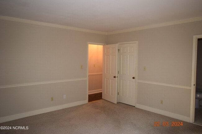 Building Photo - 120 Racquet Ln