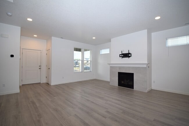 Building Photo - 1400 S 29th Blvd